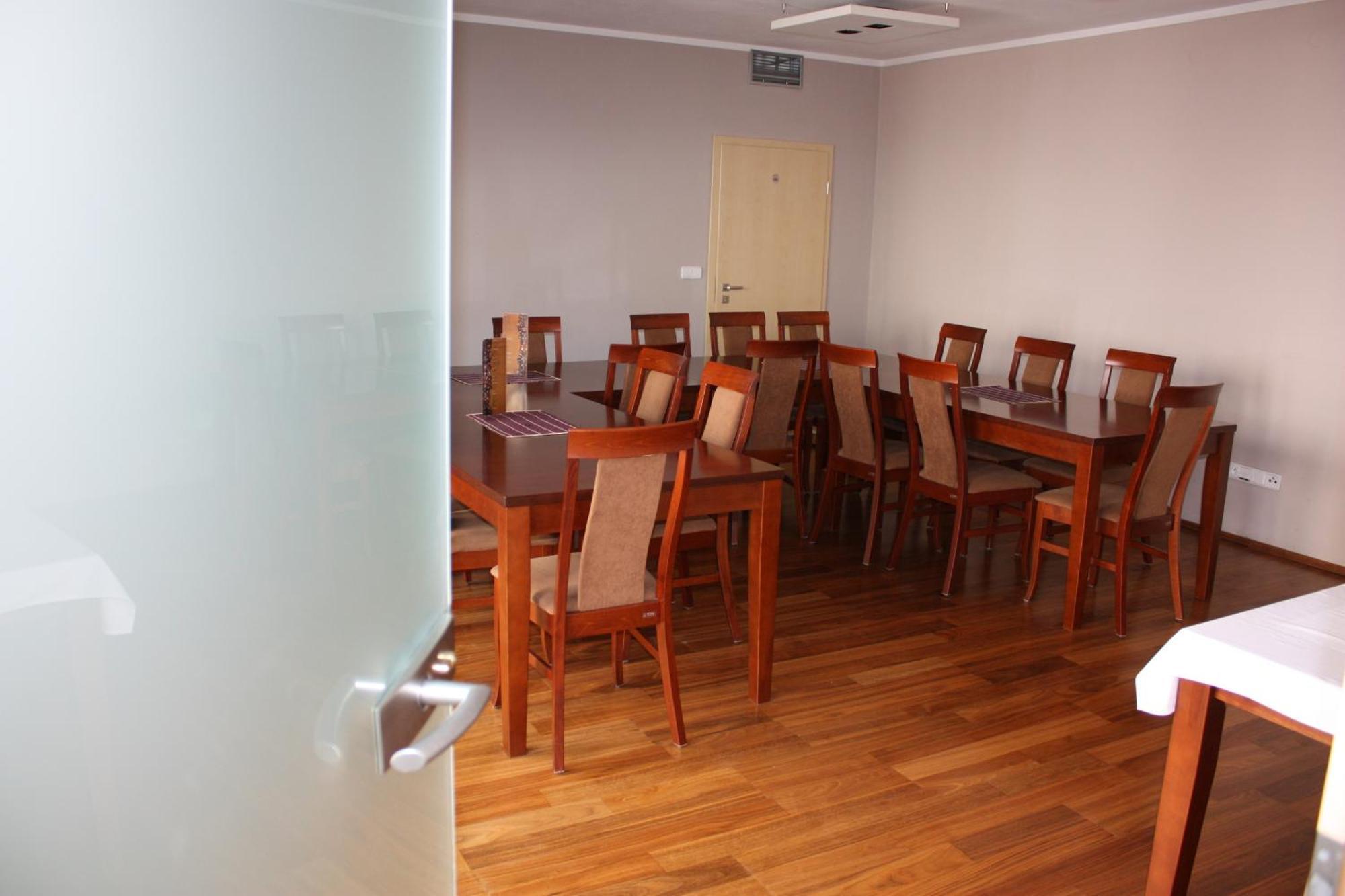 Penzion a CaféRestaurant U lávky Chrudim Exteriér fotografie