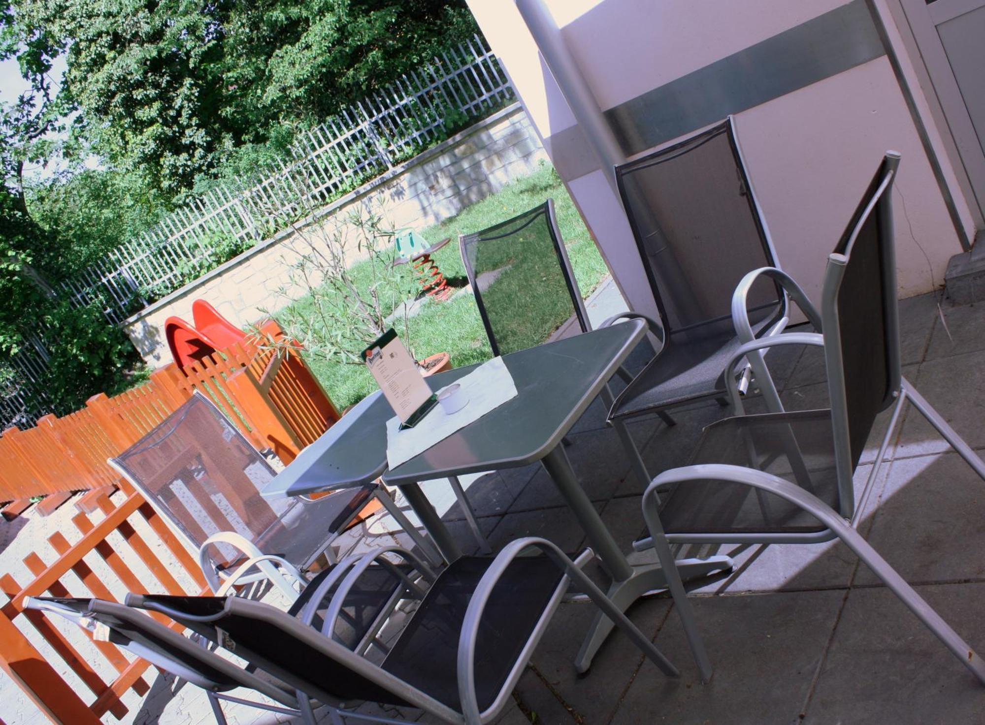 Penzion a CaféRestaurant U lávky Chrudim Exteriér fotografie
